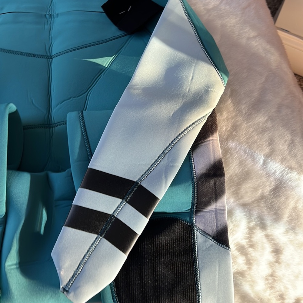 Hurley wetsuit - Picture 4 of 14